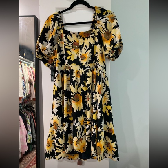 Donna Morgan Floral Dress (sunflowers), size 16, never worn - Picture 6 of 11